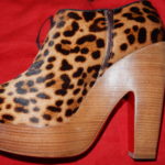 Boots open toe en veau façon poulain Christian Louboutin