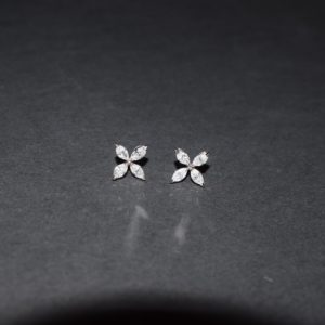 Boucles d\'oreilles en Or sertie de 4 Diamants Marquises