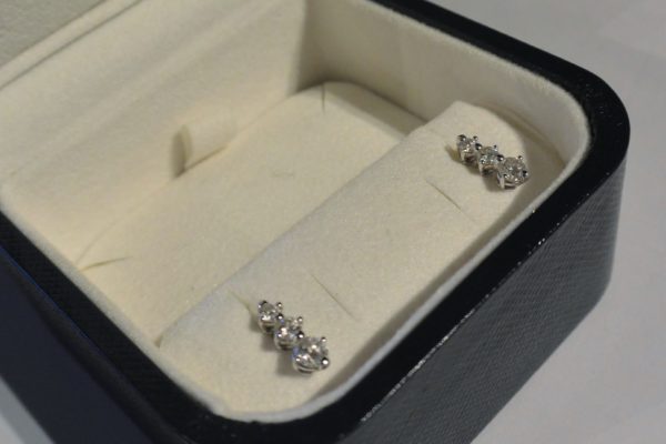 Boucles d'oreilles Trilogy - Or gris et 6 diamants 0.7ct