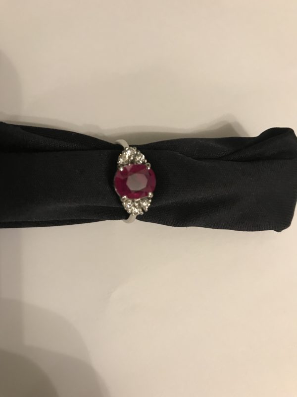 bague en or blanc, rubis BIRMAN
