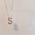 Collier or blanc S diamants