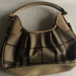 Sac Burberry porté épaule
