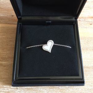 Coeur or blanc 18k et 33 diamants nacre rose