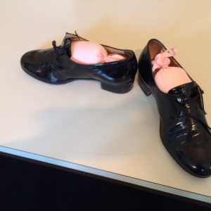 Chaussures vernies noires à lacets