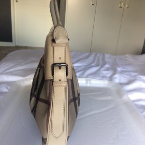 Sac Burberry porté épaule