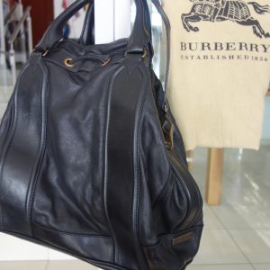 Sac cuir noir à pompom