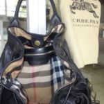 Sac cuir noir à pompom